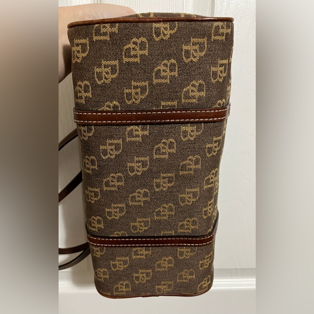 Dooney & Bourke Brown Monogram barrel Bag - Picture 6 of 13